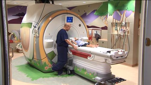 https://www.radiologyinfo.org/-/media/radinfo/gallery-items/images/n-to-q/pediatric-mri-patient-preparation.jpg?rev=1e6f48438c0c46b1ad7c166c4fdba8be